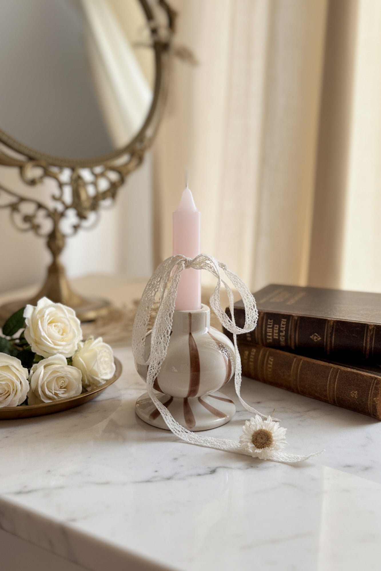 H 8.5 cm × W 7.5 cm