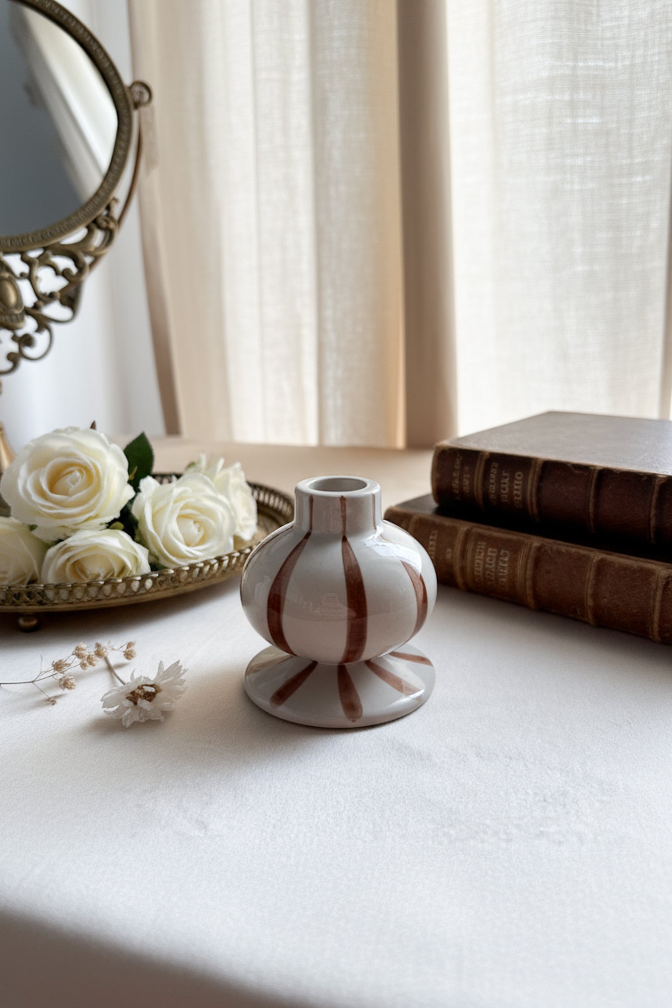 H 8.5 cm × W 7.5 cm